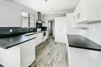 321a Botanical Road, West End