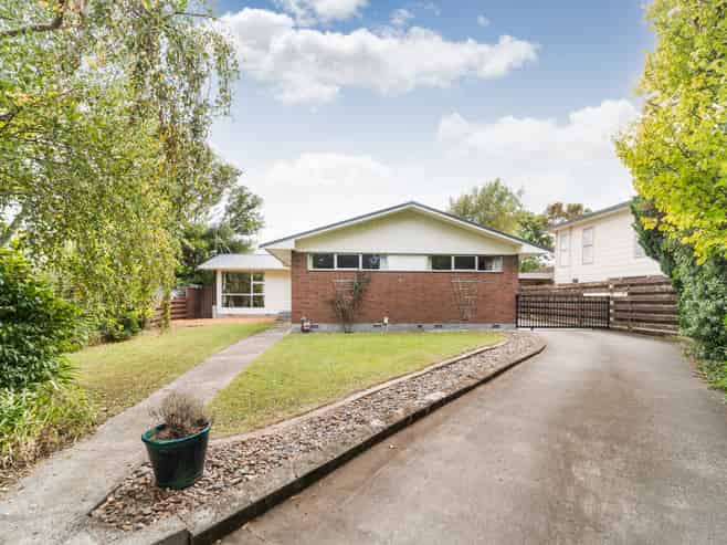 25 Terry Crescent, Milson