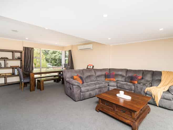 25 Terry Crescent, Milson