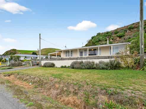 28 Lake Ferry Road, Lake Ferry