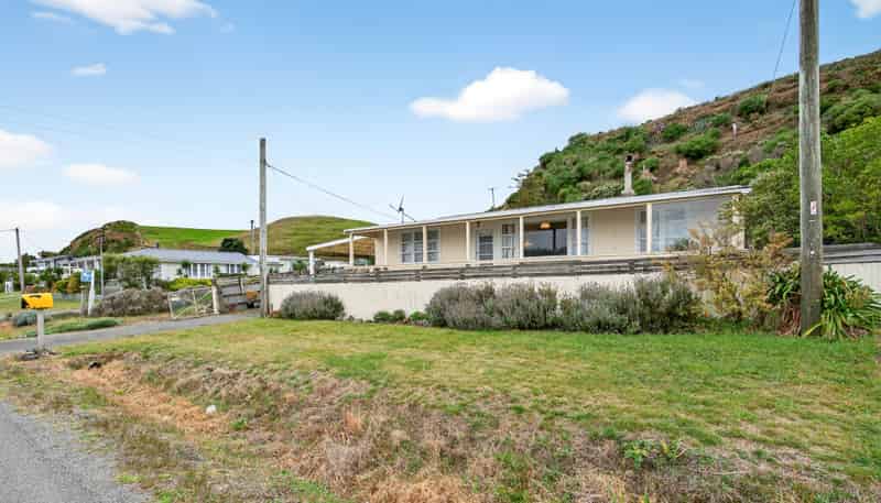 28 Lake Ferry Road, Martinborough