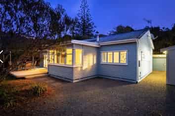 24 Queens Road, Waikanae Beach