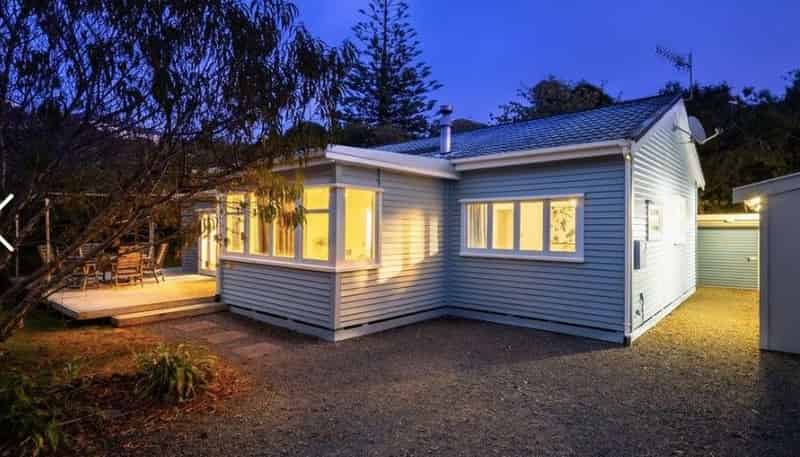 24 Queens Road, Waikanae Beach