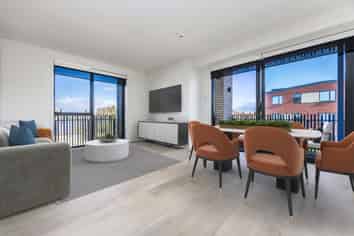 102/4 Range View Road, Mount Albert