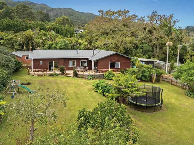 40 Driving Creek Road, Coromandel