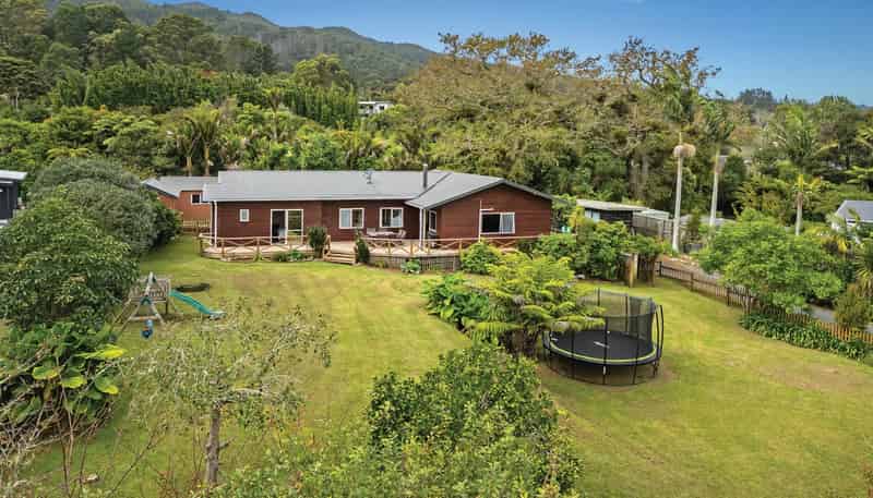 40 Driving Creek Road, Coromandel