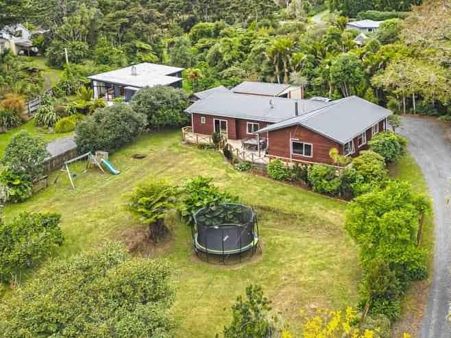 40 Driving Creek Road, Coromandel