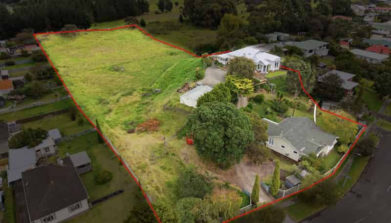 99 Smithfield Road, Tawhero