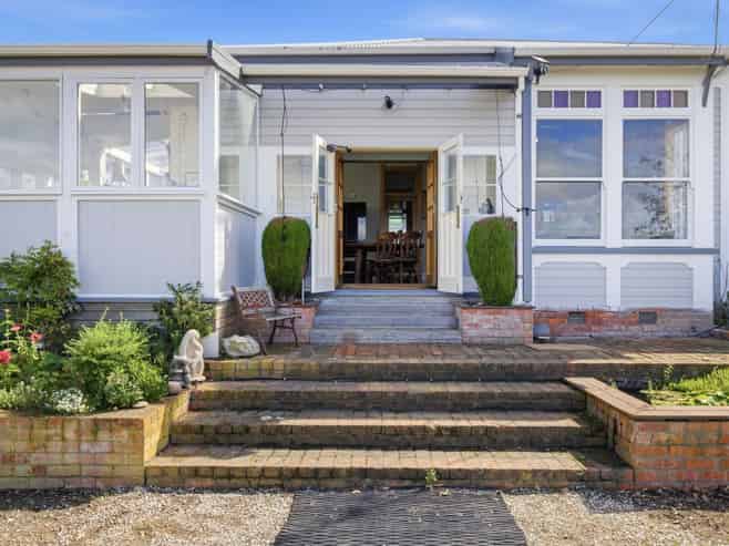 99 Smithfield Road, Tawhero