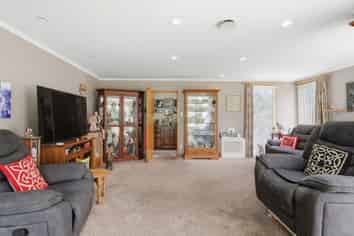 121 Manapouri Street, Maia