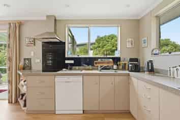 121 Manapouri Street, Maia