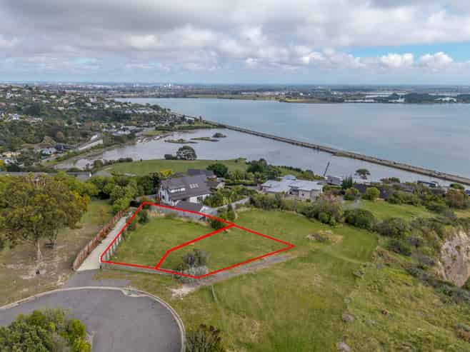 27 and 27A Glendevere Terrace, Redcliffs