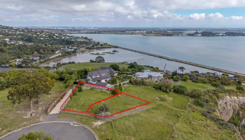 27 and 27A Glendevere Terrace, Redcliffs