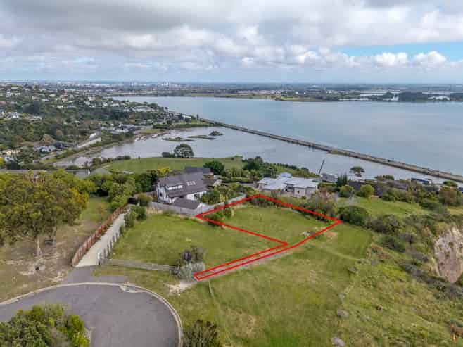 31 Glendevere Terrace, Redcliffs