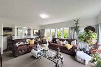 2 St Leonard Street, Saint Johns Hill