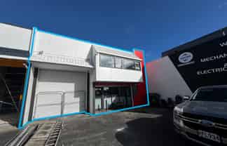 Prime Waipareira Industrial Space - 411m²