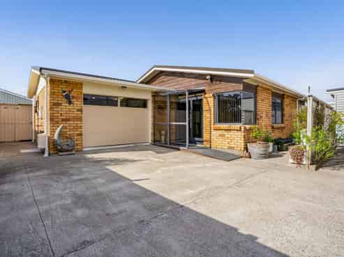 35A Tukapa Street, Westown