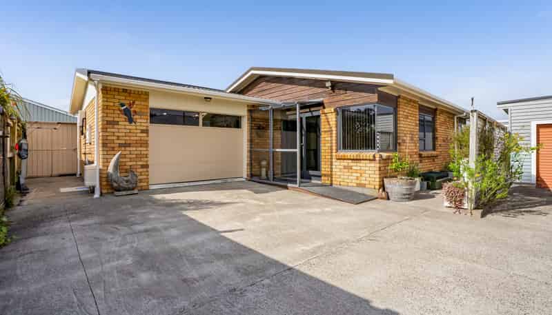 35a Tukapa Street, Westown