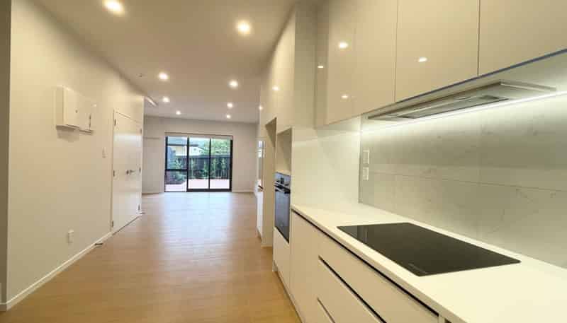 8/72  Taikata, Te Atatu Peninsula