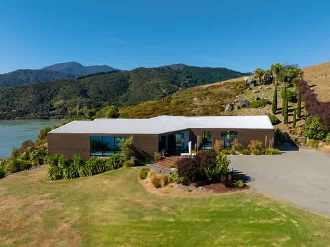 711c Cable Bay Road, Hira