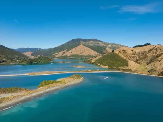 711c Cable Bay Road, Hira