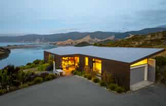 711c Cable Bay Road, Hira