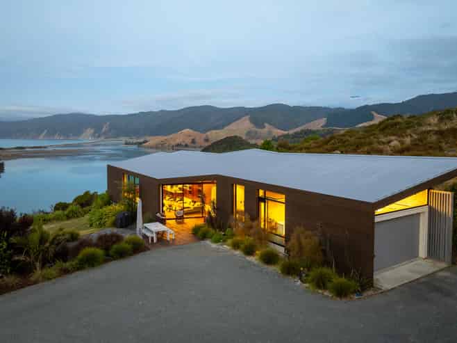 711c Cable Bay Road, Hira