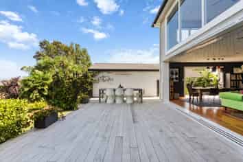 11 Chatham Avenue, Paremoremo