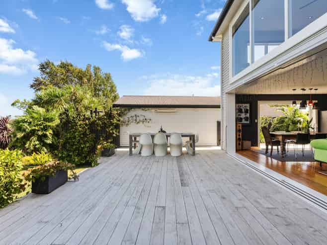 11 Chatham Avenue, Paremoremo