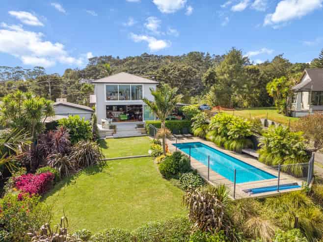 11 Chatham Avenue, Paremoremo