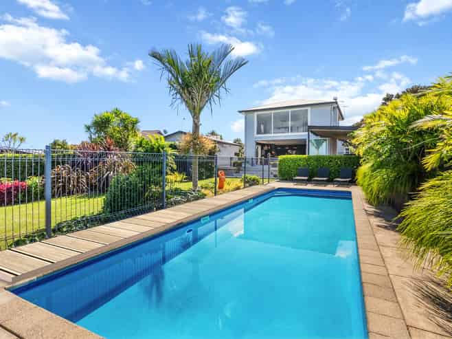 11 Chatham Avenue, Paremoremo