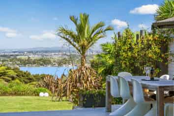 11 Chatham Avenue, Paremoremo