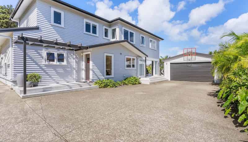 11 Chatham Avenue, Paremoremo