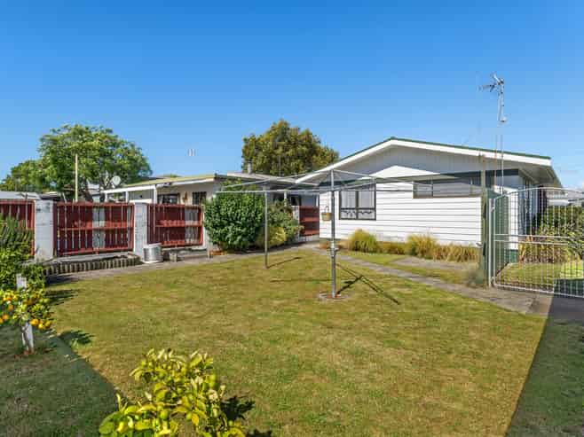 319 Stout Street, Riverdale