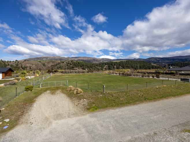 13 Jackson Rise, Luggate