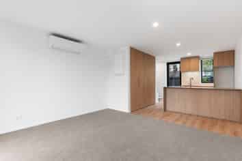 4/7 Grove Road, Addington