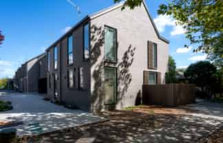 4/7 Grove Road, Addington