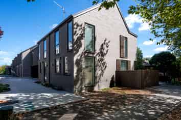 4/7 Grove Road, Addington