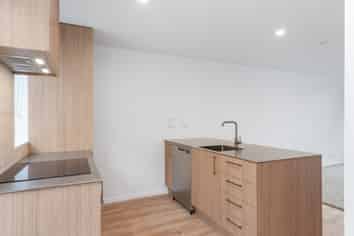 4/7 Grove Road, Addington