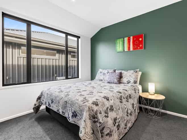 5 Marbleleaf Lane, Albert Town