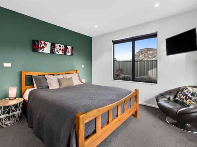 5 Marbleleaf Lane, Albert Town