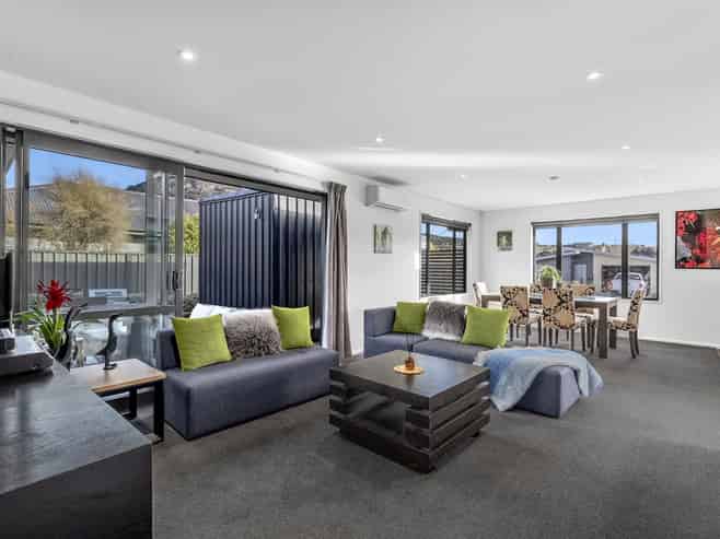 5 Marbleleaf Lane, Albert Town