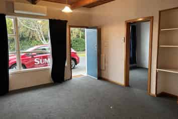 2/205 Waikawa Road, Picton