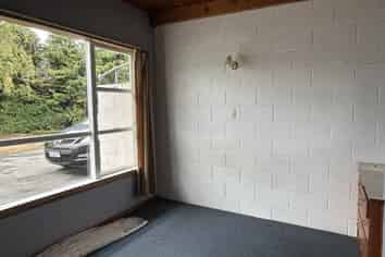 2/205 Waikawa Road, Picton