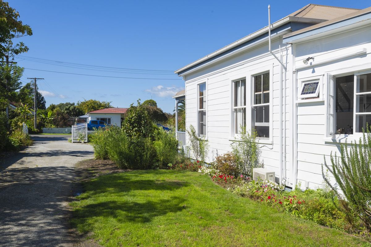 Urgent sale! Large character home, large section - Widok 5