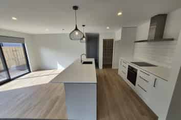 10 Robson Drive, Lincoln