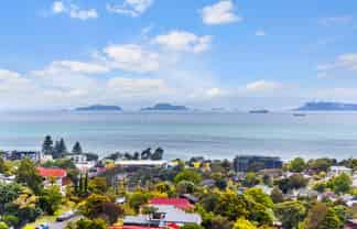 1/735 East Coast Road, Browns Bay