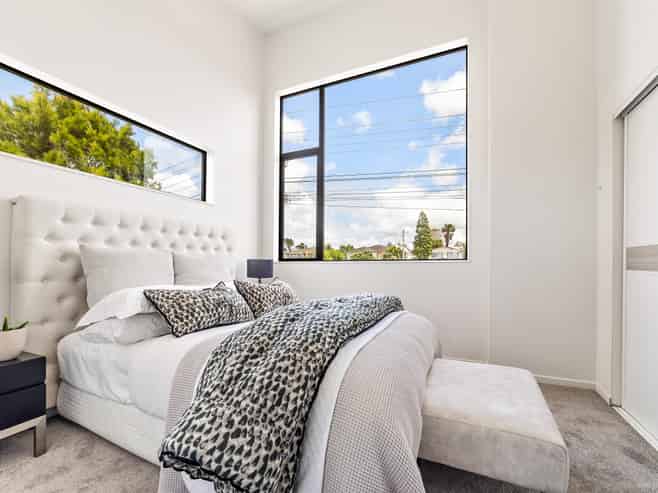 1/735 East Coast Road, Browns Bay