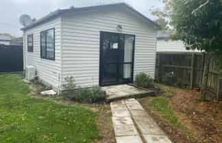 19a Attlee Cr, Bryndwr