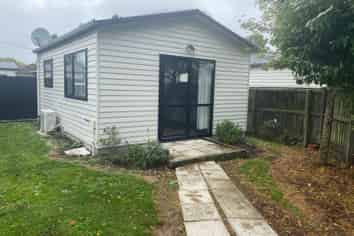 19a Attlee Cr, Bryndwr